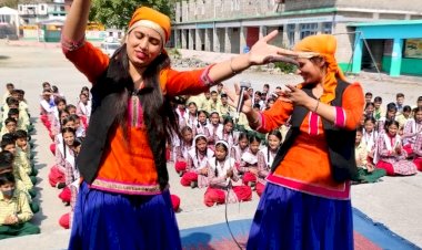 सिरमौर में कलाकारों ने नुक्कड़ नाट्क के माध्यम से गुडिया हेल्पलाईन  शक्ति बटन ऐप व होशियार सिंह हेल्पलाइन-1090 के बारे में दी जानकारी