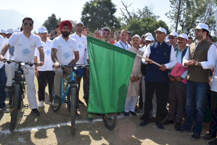 मुख्यमंत्री ने साइक्लोथॉन और जागरूकता अभियान रैली को हरी झंडी दिखाकर रवाना किया