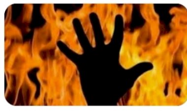 चिल्ड्रन पार्क के सार्वजनिक शौचालय में व्यक्ति ने खुद को लगाई आग ,