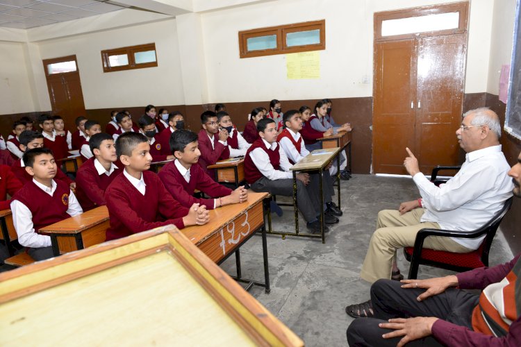 राज्यपाल ने शिमला के सरस्वती विद्या मन्दिर पाठशाला के विद्यार्थियों के साथ संवाद किया