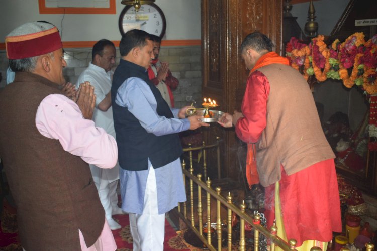 ग्रामीण विकास मंत्री वीरेंद्र कंवर ने भंगायणी माता मंदिर हरिपुरधार में की पूजा अर्चना