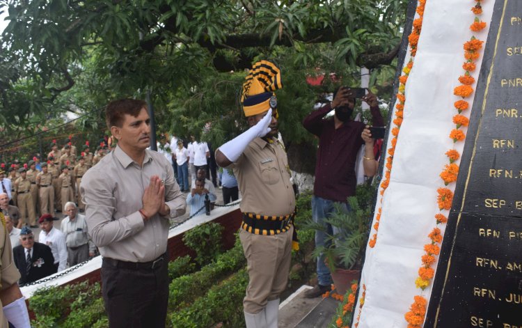 कारगिल विजय दिवस पर नाहन में आयोजित किया जिला स्तरीय कार्यक्रम, शहीदों को दी गई श्रद्धांजलि