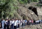 मुख्यमंत्री ने मण्डी जिला के आपदा प्रभावित क्षेत्रों का दौरा किया प्रभावितों को प्रदान की 44 लाख रुपये की सहायता राशि