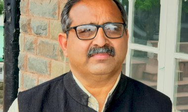क्या विडंबना है, जब कांग्रेस चुनाव जीतती है तो ईवीएम मशीनें ठीक होती हैं लेकिन जब वे चुनाव हार जाती हैं तो वही ईवीएम मशीनें हैक हो जाती हैं।