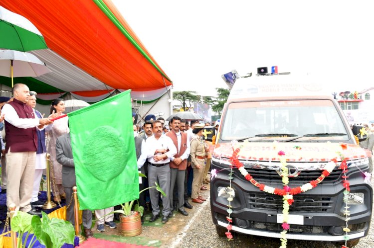 दूरदराज क्षेत्रों के लोगों के लिए वरदान साबित होगी मुख्यमंत्री मोबाइल क्लीनिक वाहन सेवा  मुख्यमंत्री ने 10 वाहनों को दिखाई हरी झंडी, घर-द्वार पर ही चिकित्सा सुविधाएं उपलब्ध करवाएंगे