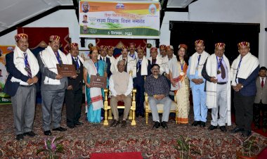 शिक्षक दिवस पर 15 शिक्षक राज्य पुरस्कार से सम्मानित