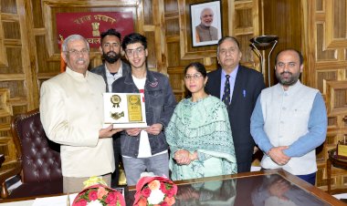 राज्यपाल ने नीट-2022 के प्रदेश टॉपर को सम्मानित किया