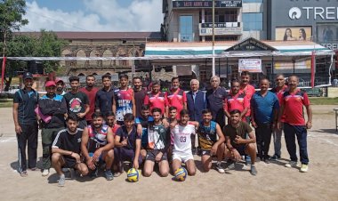 वॉलीबॉल चैंपियनशिप मेंपी.जी कॉलेज नाहन ने आंजभोज को हराया