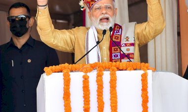 प्रधानमंत्री ने बल्क ड्रग पार्क का शिलान्यास और आईआईआईटी का उदघाटन किया, वंदे भारत एक्सप्रेस को हरी झंडी दिखाई