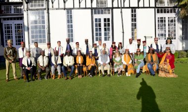 युवा विदेशी प्रतिनिधियों ने राज्यपाल से भेंट की