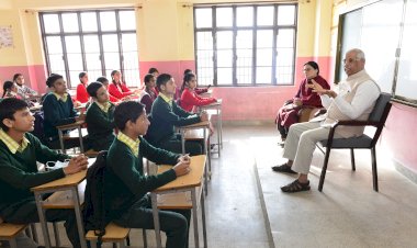 राज्यपाल ने राजकीय उत्कृष्ट वरिष्ठ माध्यमिक पाठशाला, छोटा शिमला में छात्रों से संवाद किया