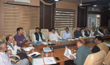 पर्यरिटर्निंग अधिकारियों को उपलब्ध करवाए हैं 22500 पोस्टल बैलेट वेक्षकों ने नोडल अधिकारियों के साथ की बैठक