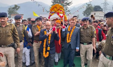 अंतरराष्ट्रीय रेणुका मेले का शुभारंभ   मुख्य सचिव आर.डी. धीमान  भगवान परशुराम की शोभायात्रा में हुए शामिल