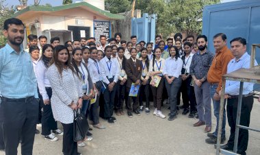 हिमालयन ग्रुप के छात्रों ने किया औद्योगिक भ्रमण