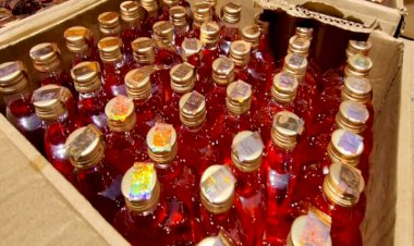 रबड टयुब से 30 लीटर अवैध शराब बरामद की