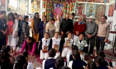 नर्सिंग ट्रेनिंग स्कूल की छात्रा मुस्कान प्रथम