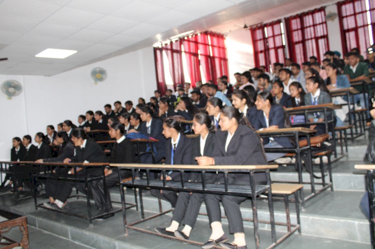 लॉ की डिग्री के बाद डिफेंस क्षेत्र में भी उज्ज्वल करियर:  आईपीएस अशोक तिवारी  -हिमालयन लॉ कॉलेज में विशेष कार्यक्रम आयोजित
