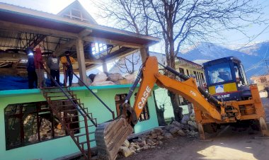 लोक निर्माण विभाग ने करच्छम-सांगला-छितकुल सड़क पर अवैध कब्जों को हटाने का कार्य किया शुरू