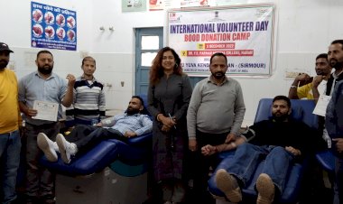 अंतरराष्ट्रीय स्वयं सेवक दिवस 20 लोगों ने रक्तदान किया