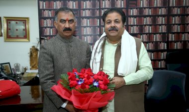 मुख्यमंत्री ने नई दिल्ली में राजीव शुक्ला से भेंट की