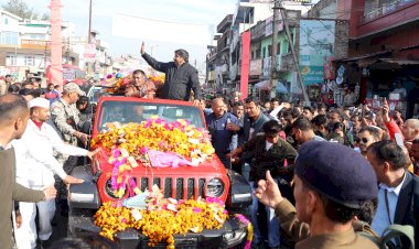 उप-मुख्यमंत्री का गृह जिला पहुंचने पर गर्मजोशी से स्वागत किया गया