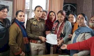 पूर्व मंत्री विधायक विक्रम ठाकुर के खिलाफ न्यू शिमला स्थित महिला पुलिस थाने में एक शिकायत दर्ज कराई