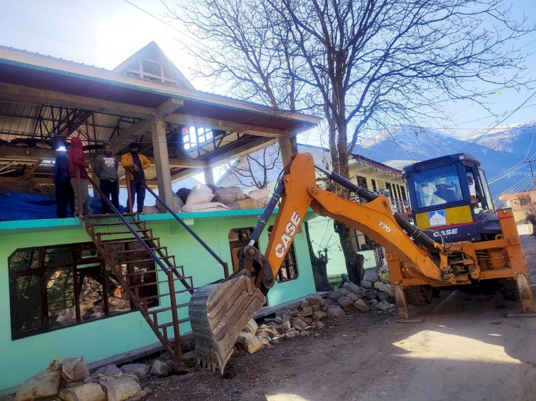 लोक निर्माण विभाग ने करच्छम-सांगला-छितकुल सड़क पर अवैध कब्जों को हटाने का कार्य किया शुरू