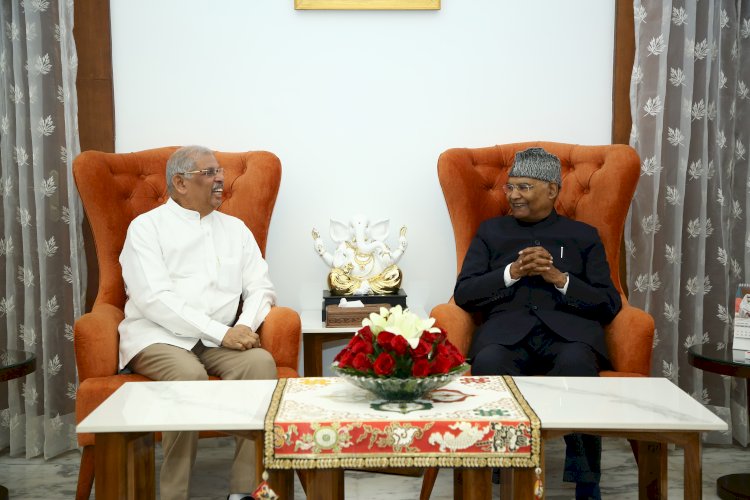 राज्यपाल ने नई दिल्ली में   पूर्व  राष्ट्रपति से भेंट की