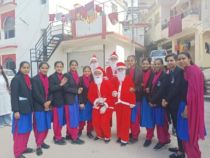 दिव्यांग छात्रों ने मनाया क्रिसमस -आस्था स्पेशल स्कूल नाहन में आयोजित हुआ कार्यक्रम