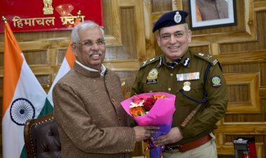 पुलिस महानिदेशक ने राज्यपाल से भेंट की