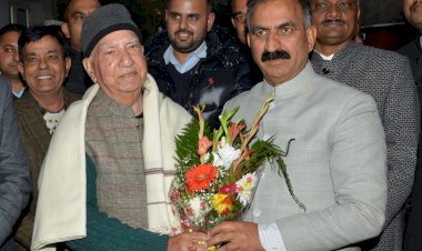 मुख्यमंत्री ने की शांता कुमार से भेंट