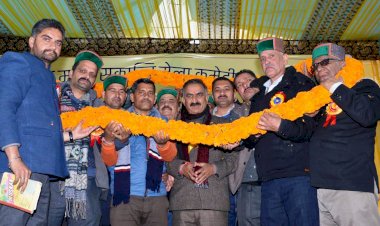 मुख्यमंत्री ने तत्तापानी में जिला स्तरीय मकर सक्रांति मेले में भाग लिया