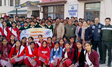 पुरूवाला स्कूल के टेलिकाम विषय के विद्यार्थियों ने किया औद्योगिक भ्रमण