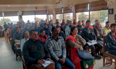 नाहन: होटल सिटी हार्ट में सिरमौर के अभिकर्ताओं को ट्रेनिंग सेशन में Sr.DM LIC यंगजोर ने दिए मार्केटिंग टिप्स..