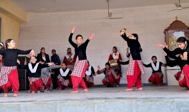 गणतंत्र दिवस सांस्कृतिक कार्यक्रमों की रिहर्सल के दौरान खूब थिरके विद्यार्थी
