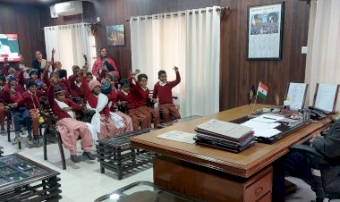 प्रवासी बच्चों ने उपायुक्त, पुलिस व न्यायपालिका कार्यालयों का किया भ्रमण