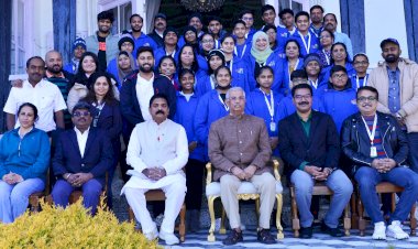 राज्यपाल ने एनआरआई विद्यार्थियों के साथ संवाद किया