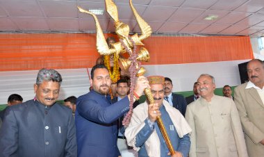 ग्रामीण अर्थव्यवस्था को सुदृढ़ करना प्रदेश सरकार का प्रमुख ध्येय: मुख्यमंत्री हमीरपुर आगमन पर मुख्यमंत्री का गर्मजोशी से स्वागत