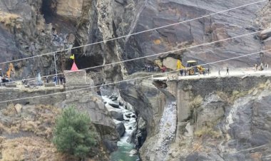 राष्ट्रीय राजमार्ग 154-ए पर भूस्खलन के कारण लूंणा पुल हुआ क्षतिग्रस्त  उपायुक्त डीसी राणा ने मौके का लिया जायजा