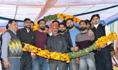 अप्रैल माह में किया जाएगा हमीरपुर चिकित्सा महाविद्यालय का लोकार्पणः मुख्यमंत्री