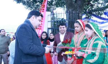 सुधीर शर्मा  ने वार्षिक पारितोषिक वितरण कार्यक्रम में नवाजे मेधावी