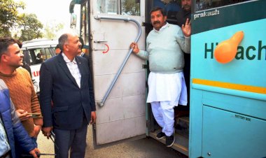 पंडोगा-चंडीगढ़ नई बस सेवा का हुआ शुभारंभ उपमुख्यमंत्री मुकेश अग्निहोत्री ने हरी झंडी दिखाकर किया रवाना