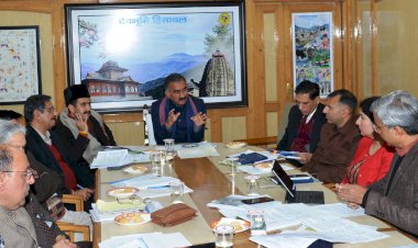 फोरलेन परियोजनाओं के कार्यों की समीक्षा की  मुख्यमंत्री ने