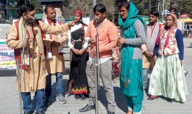 नाटक व गीत-संगीत से कलाकारों ने सरकार की योजनाओं की दी जानकारी