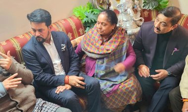 केंद्रीय मंत्री अनुराग ठाकुर ने  पूर्व भाजपा प्रदेश अध्यक्ष सुरेश भारद्वाज  से   शिष्टाचार भेंट की