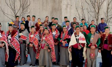 जेएसडब्ल्यू ने चरखा स्वयं सहायता समूह की 136 महिलाओं को दिए बुनकर कार्ड