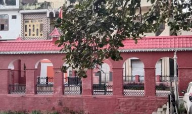 ऐतिहासिक पक्का तालाब के किनारे अढाई सौ साल पहले बने बने पुराने छोटे शिव मंदिर का हुआ कायाकल्प