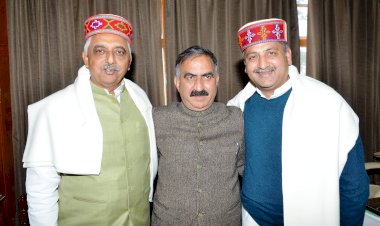 एआईसीसी के प्रवक्ता और सचिव ने मुख्यमंत्री से भेंट की