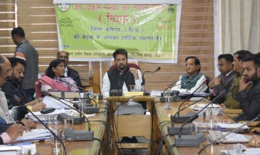 स्मार्ट सिटी परियोजना में भविष्योन्मुखी दृष्टिकोण अपनाएं - अनुराग ठाकुर