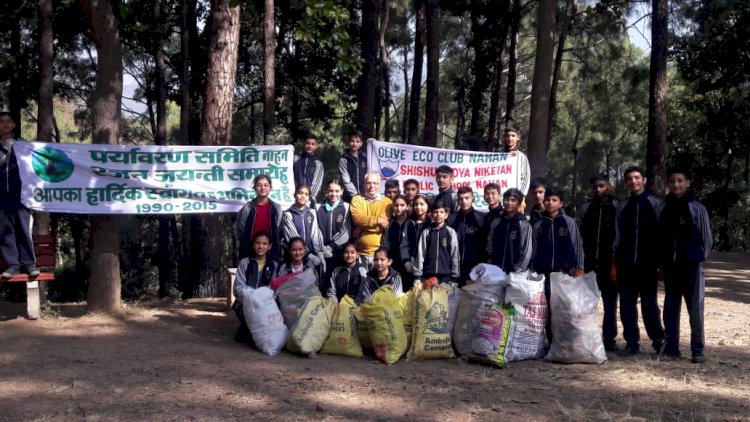 एसवीएन स्कुल के छात्रों ने विला राउड़ से साफ किया कचरा